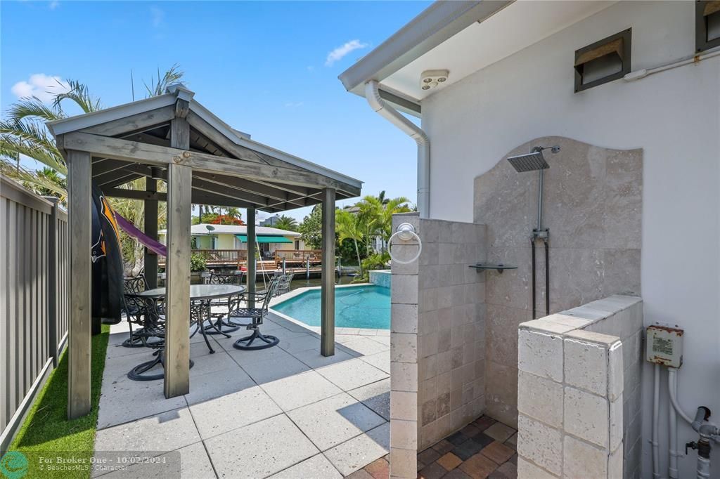 For Sale: $3,900,000 (5 beds, 4 baths, 3307 Square Feet)