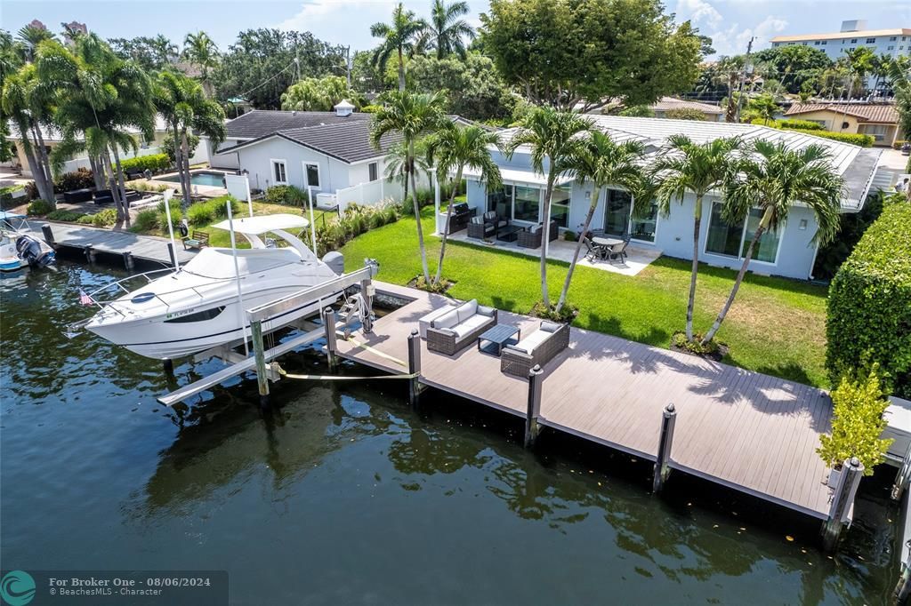 For Sale: $2,990,000 (3 beds, 2 baths, 2495 Square Feet)