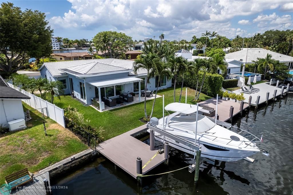 For Sale: $2,990,000 (3 beds, 2 baths, 2495 Square Feet)