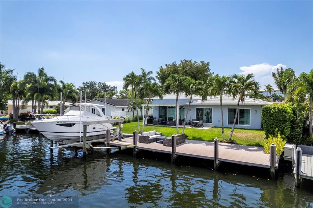 For Sale: $3,300,000 (3 beds, 2 baths, 2495 Square Feet)