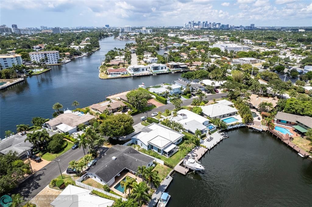 For Sale: $2,990,000 (3 beds, 2 baths, 2495 Square Feet)