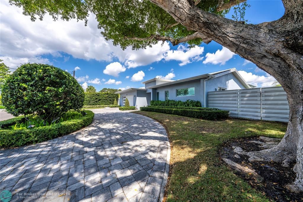 For Sale: $3,300,000 (3 beds, 2 baths, 2495 Square Feet)