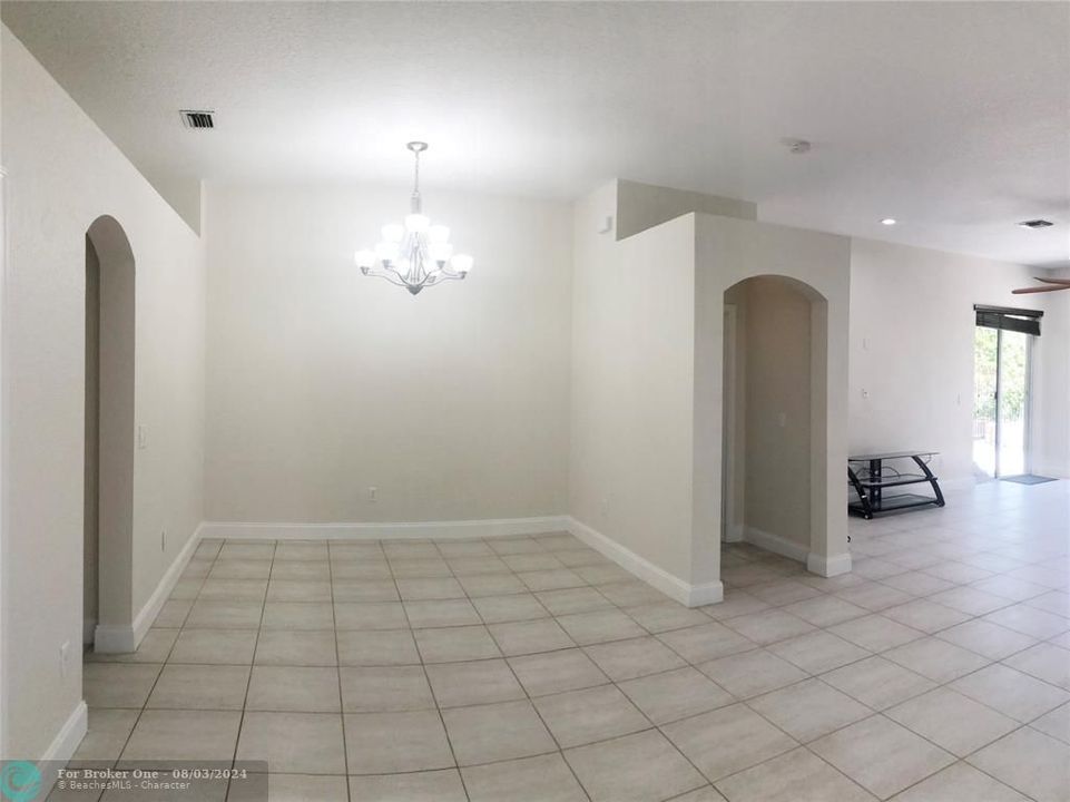 For Rent: $4,500 (4 beds, 2 baths, 2120 Square Feet)