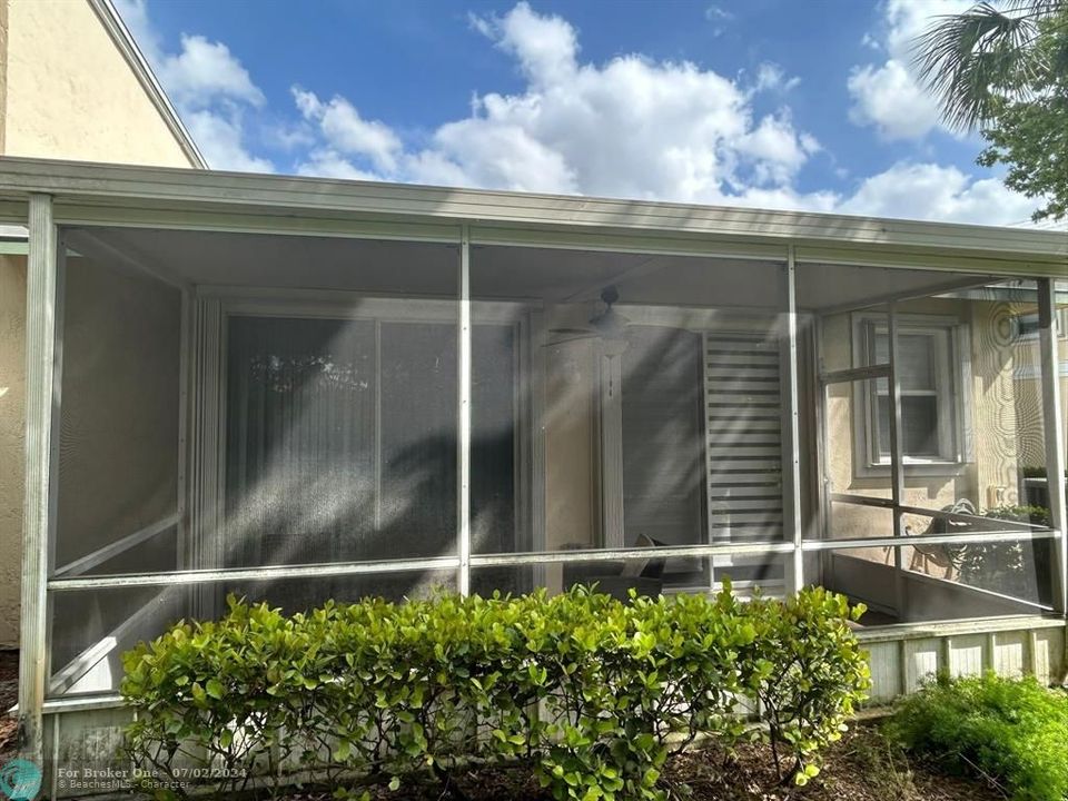 Active With Contract: $3,399 (3 beds, 2 baths, 1174 Square Feet)