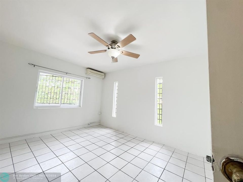 For Sale: $275,000 (3 beds, 2 baths, 1375 Square Feet)