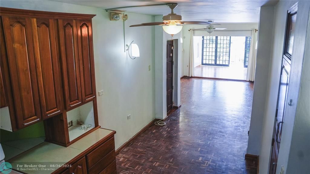 En Venta: $275,000 (3 camas, 2 baños, 1375 Pies cuadrados)