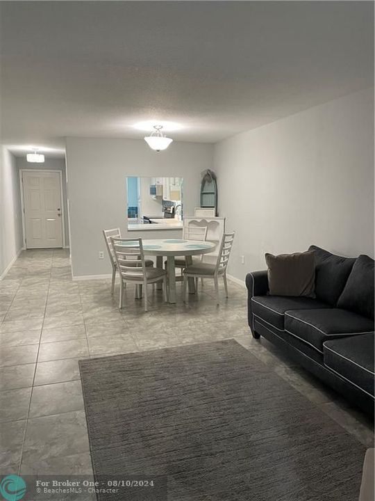 For Rent: $1,775 (1 beds, 1 baths, 924 Square Feet)