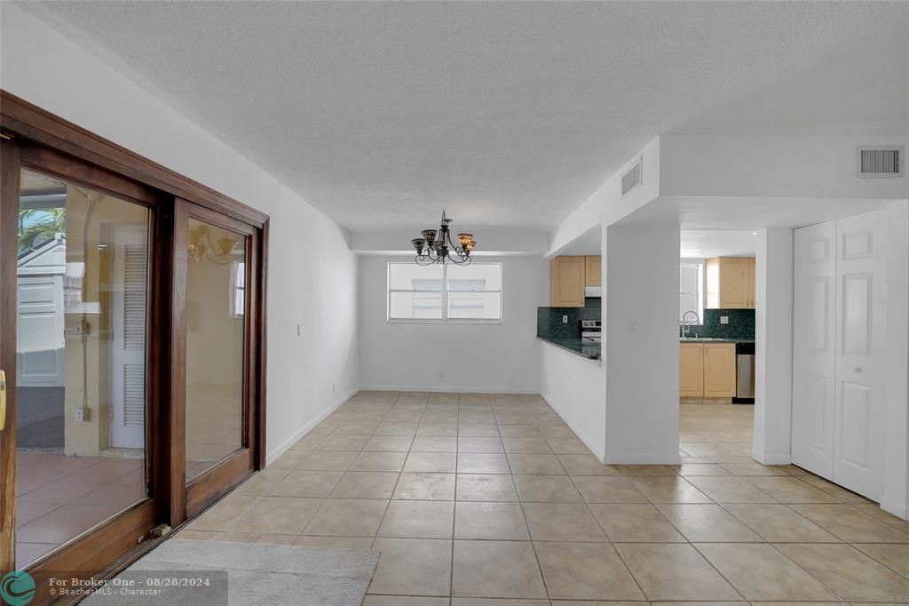 En Venta: $365,000 (3 camas, 2 baños, 1875 Pies cuadrados)