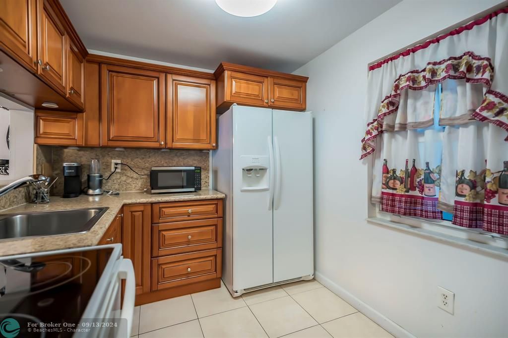 For Sale: $114,900 (1 beds, 1 baths, 750 Square Feet)