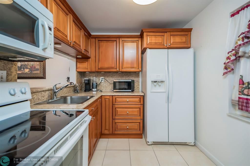 For Sale: $114,900 (1 beds, 1 baths, 750 Square Feet)