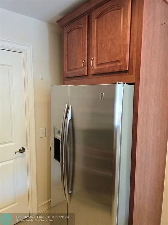 For Rent: $2,950 (1 beds, 1 baths, 798 Square Feet)