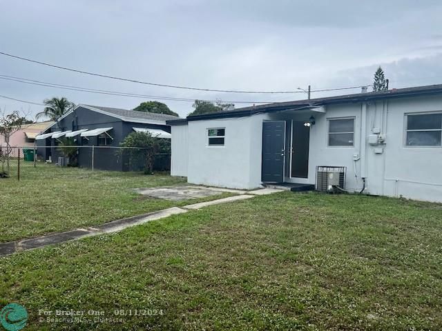 Active With Contract: $2,000 (4 beds, 2 baths, 860 Square Feet)