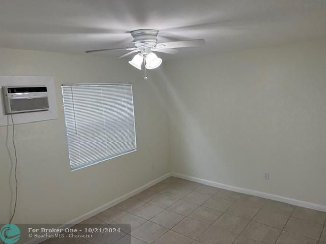 Active With Contract: $2,000 (4 beds, 2 baths, 860 Square Feet)