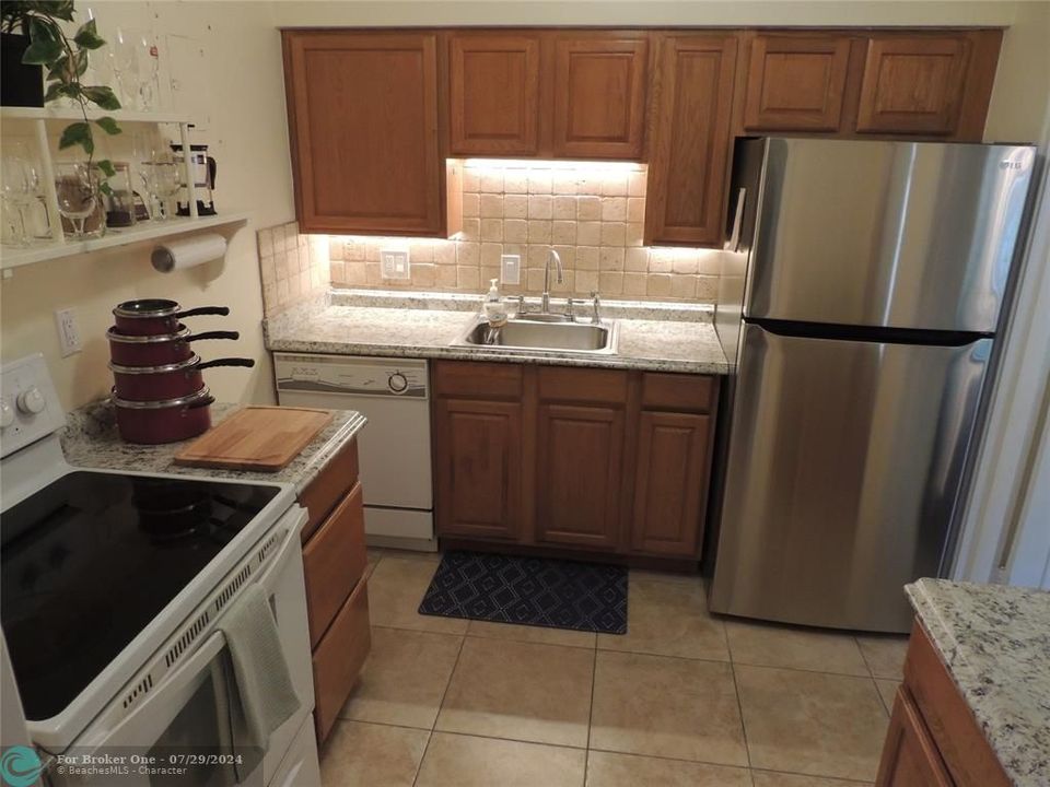 For Rent: $2,500 (1 beds, 1 baths, 800 Square Feet)