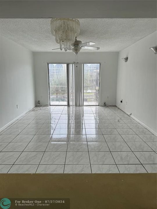 Active With Contract: $1,200 (2 beds, 2 baths, 959 Square Feet)
