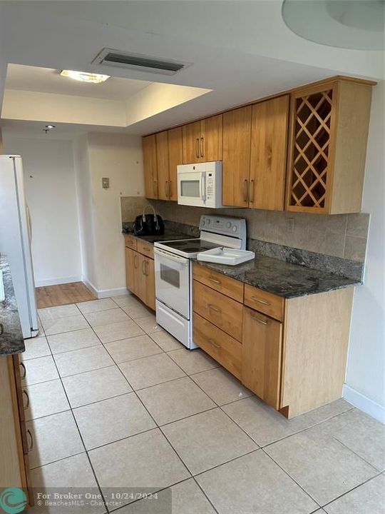 Recently Rented: $3,060 (3 beds, 2 baths, 1702 Square Feet)