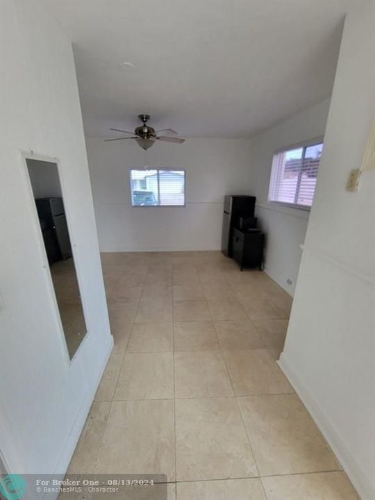 Recently Rented: $1,300 (1 beds, 1 baths, 350 Square Feet)