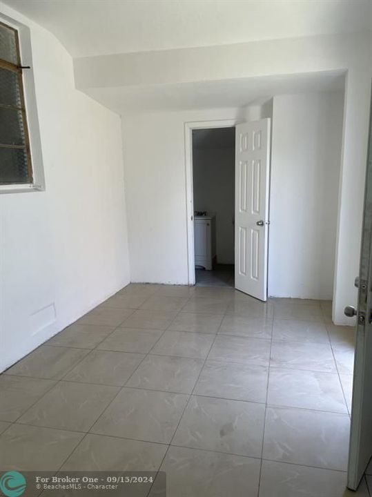 For Rent: $2,350 (2 beds, 1 baths, 896 Square Feet)