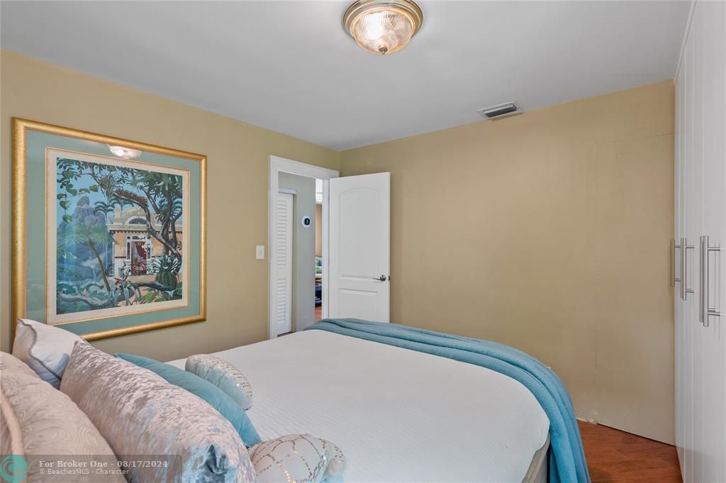 For Sale: $485,000 (2 beds, 1 baths, 1008 Square Feet)