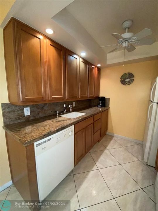 For Sale: $145,000 (1 beds, 1 baths, 745 Square Feet)