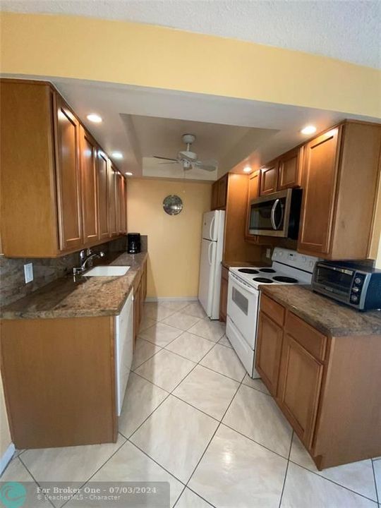 For Sale: $145,000 (1 beds, 1 baths, 745 Square Feet)