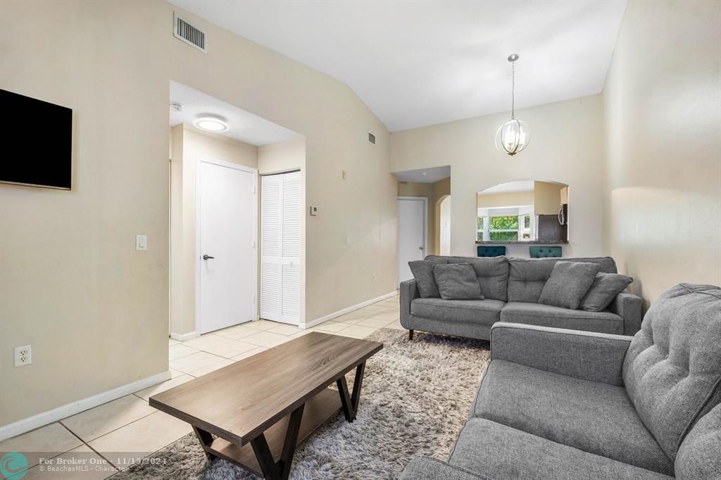 Active With Contract: $1,900 (2 beds, 2 baths, 910 Square Feet)