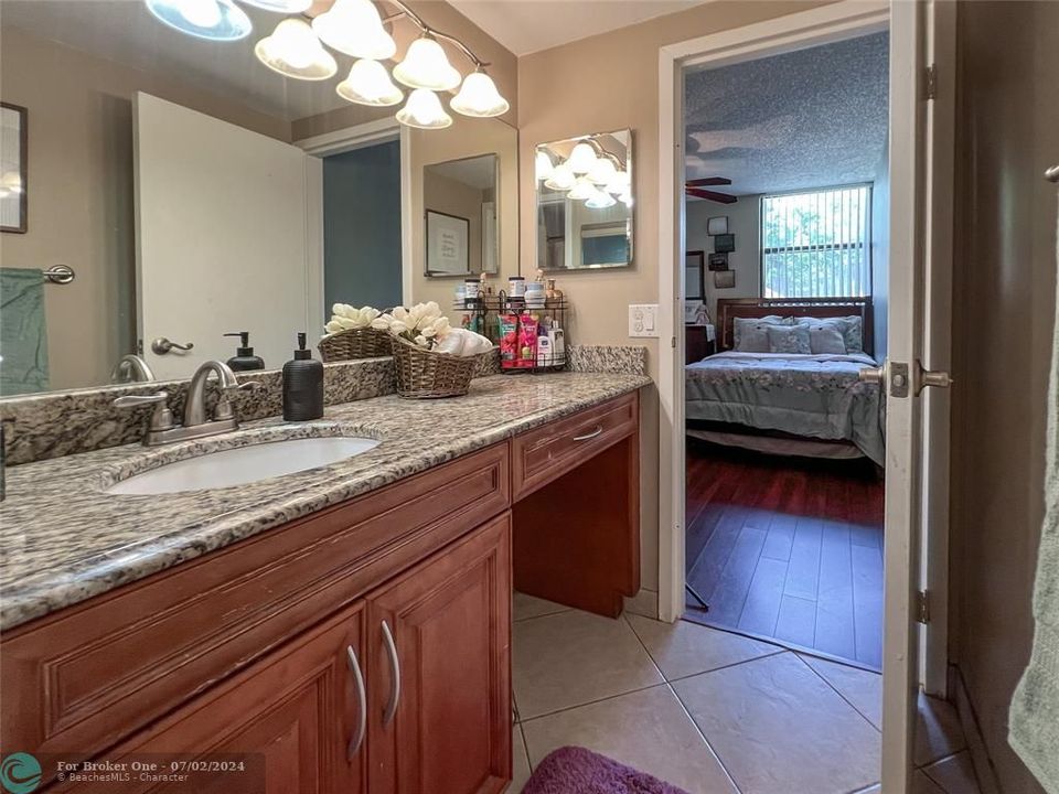 Active With Contract: $1,750 (2 beds, 2 baths, 1068 Square Feet)