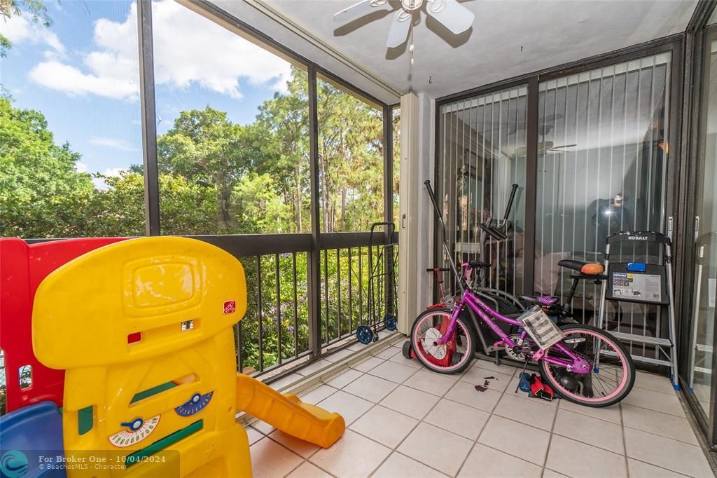 Active With Contract: $1,750 (2 beds, 2 baths, 1068 Square Feet)