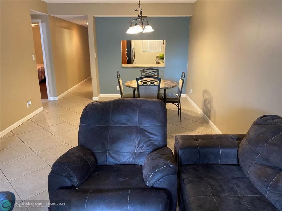 Active With Contract: $1,750 (2 beds, 2 baths, 1068 Square Feet)