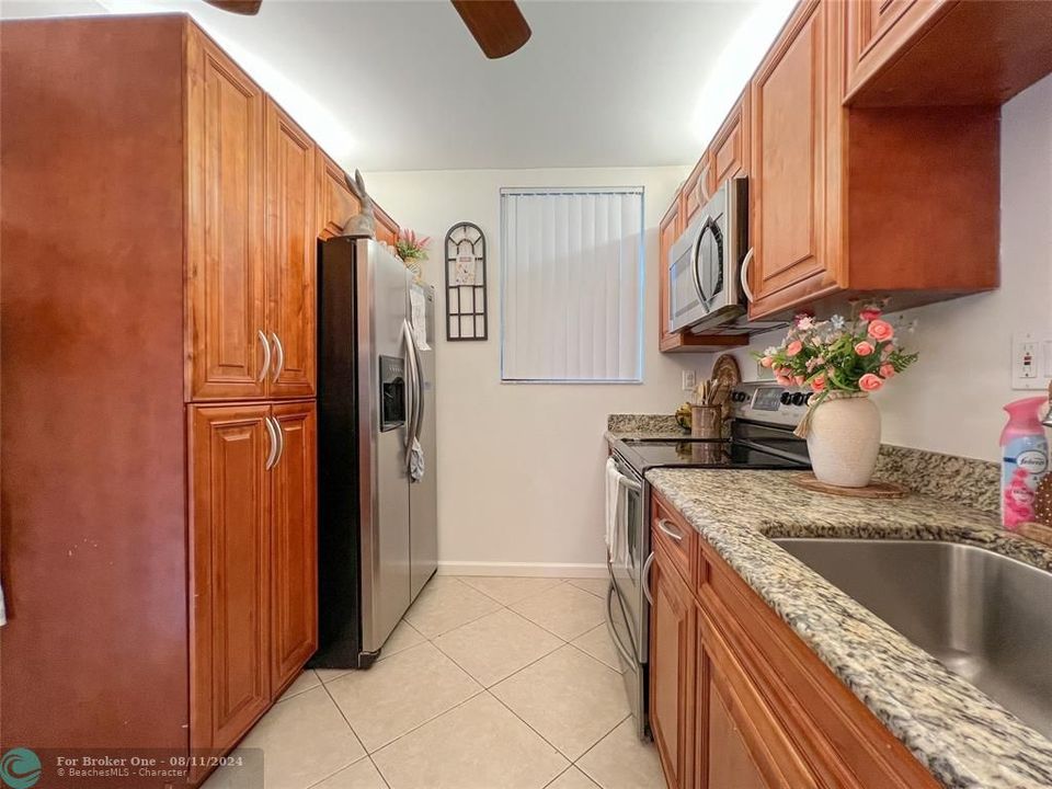 Active With Contract: $1,750 (2 beds, 2 baths, 1068 Square Feet)