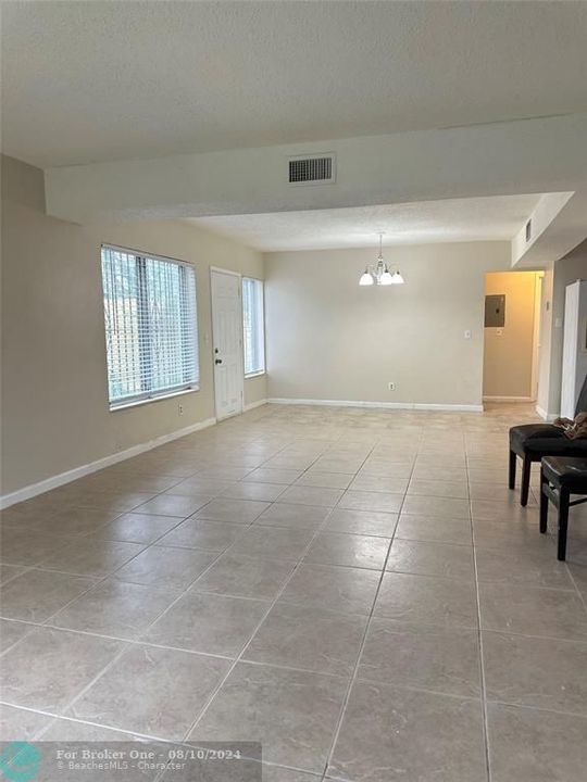 Recently Rented: $3,300 (3 beds, 2 baths, 1182 Square Feet)