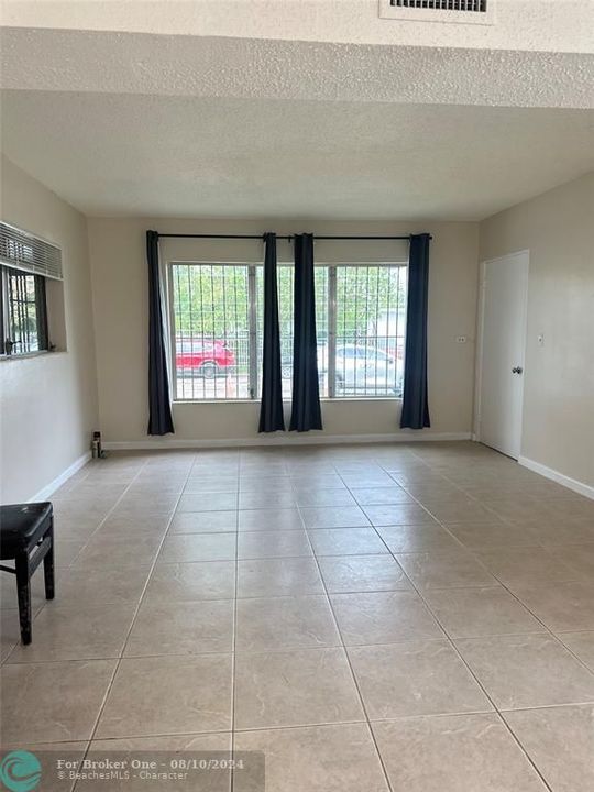 Recently Rented: $3,300 (3 beds, 2 baths, 1182 Square Feet)