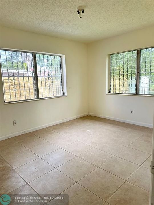 Recently Rented: $3,300 (3 beds, 2 baths, 1182 Square Feet)