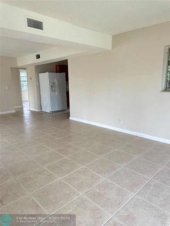 Recently Rented: $3,300 (3 beds, 2 baths, 1182 Square Feet)