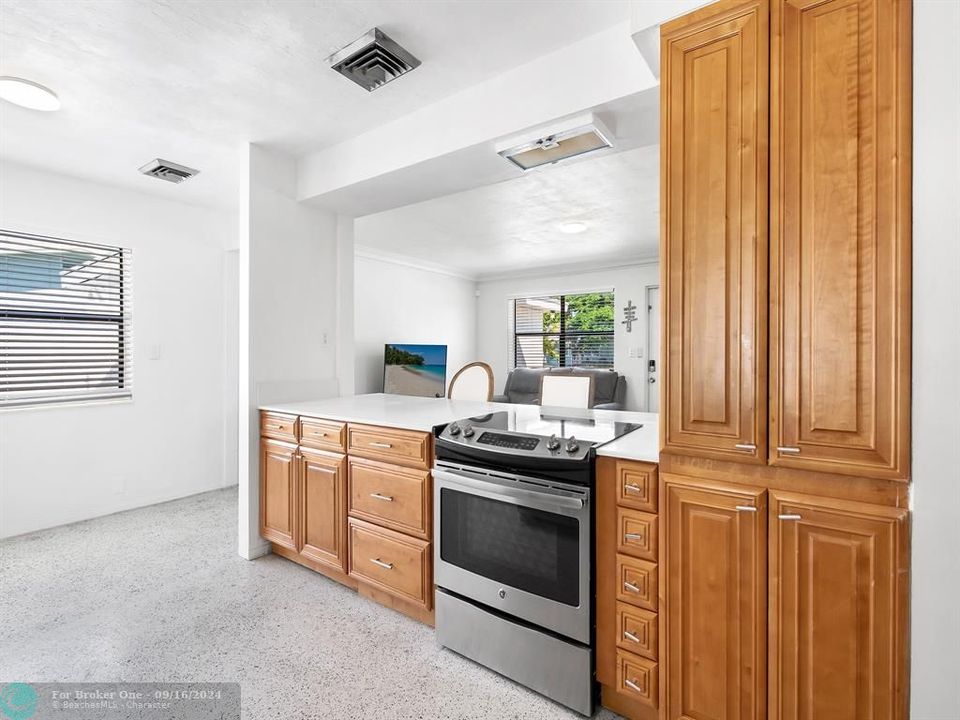 Active With Contract: $4,000 (3 beds, 2 baths, 1672 Square Feet)