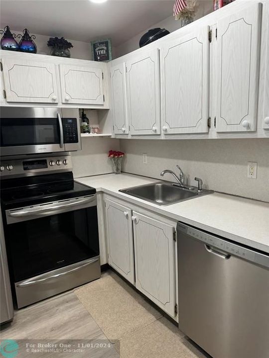 For Sale: $129,000 (1 beds, 1 baths, 708 Square Feet)