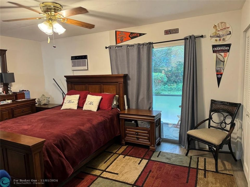 For Sale: $129,000 (1 beds, 1 baths, 708 Square Feet)