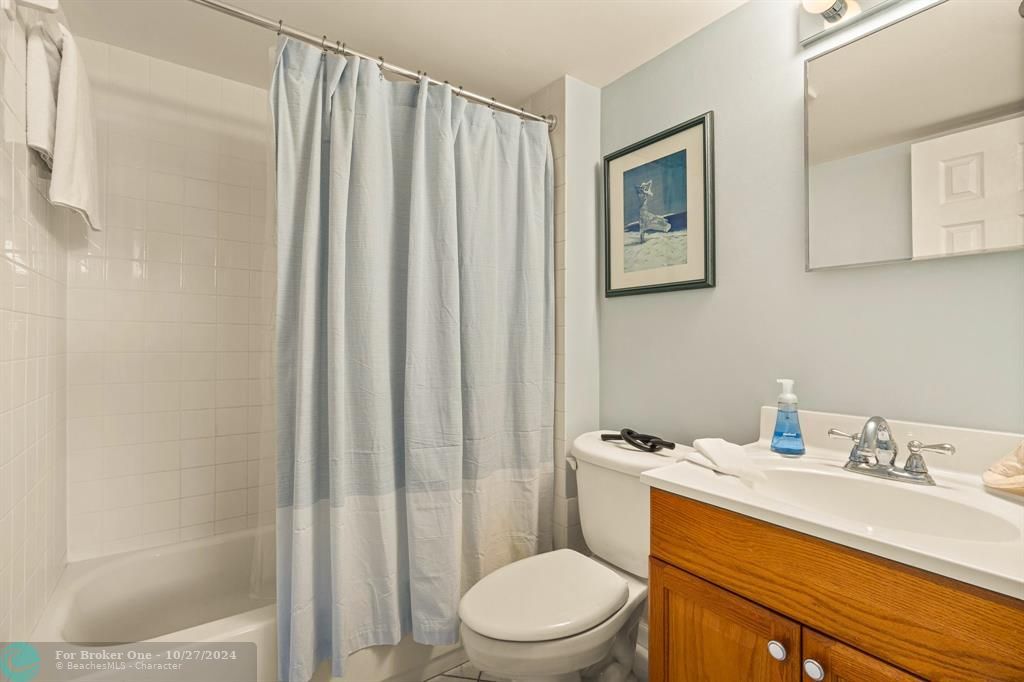 For Sale: $245,000 (2 beds, 2 baths, 975 Square Feet)