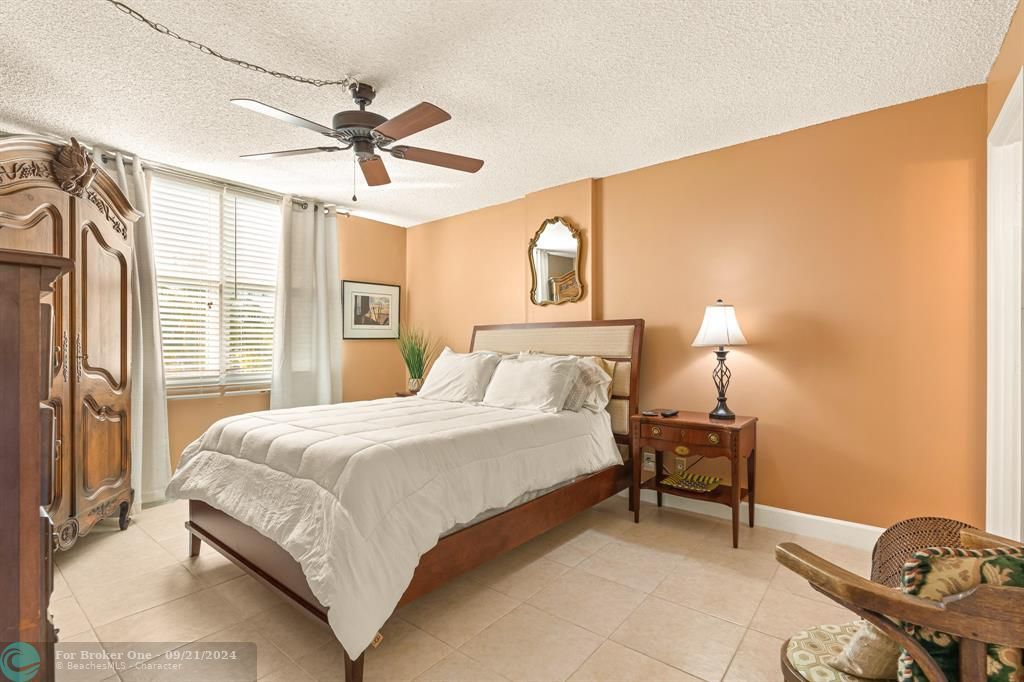 For Sale: $245,000 (2 beds, 2 baths, 975 Square Feet)