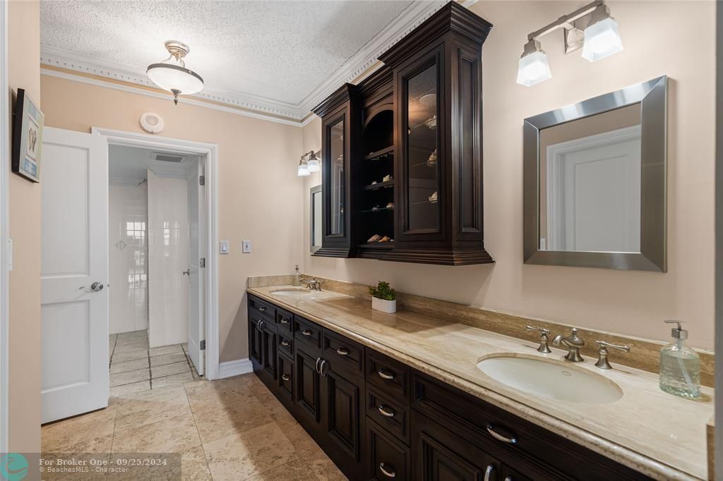 Active With Contract: $7,200 (2 beds, 2 baths, 1615 Square Feet)