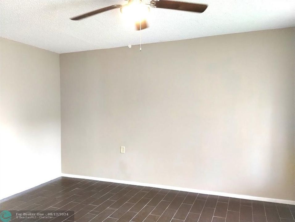 For Sale: $174,900 (3 beds, 2 baths, 1048 Square Feet)