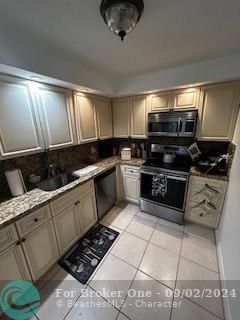 For Rent: $2,300 (1 beds, 1 baths, 738 Square Feet)