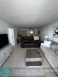 For Rent: $2,300 (1 beds, 1 baths, 738 Square Feet)