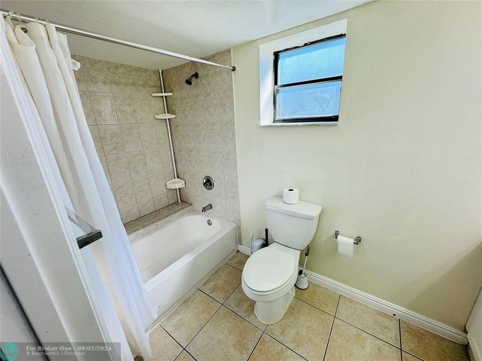 For Sale: $165,000 (1 beds, 1 baths, 775 Square Feet)