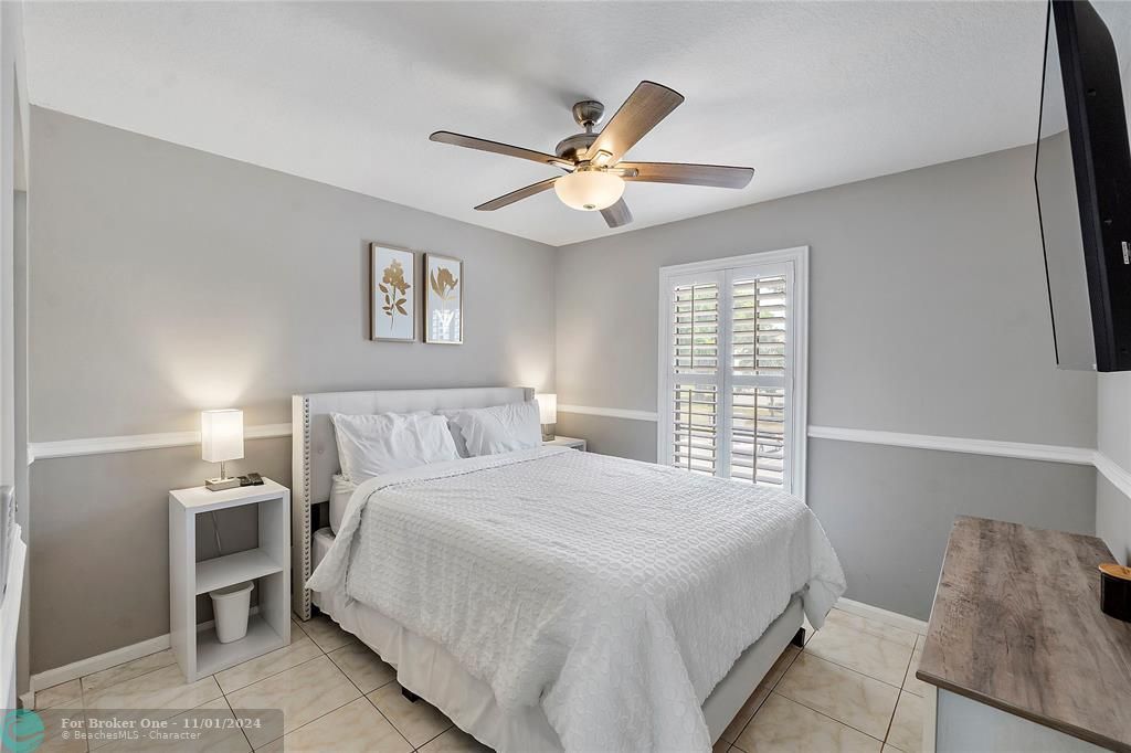 For Sale: $374,900 (2 beds, 2 baths, 935 Square Feet)