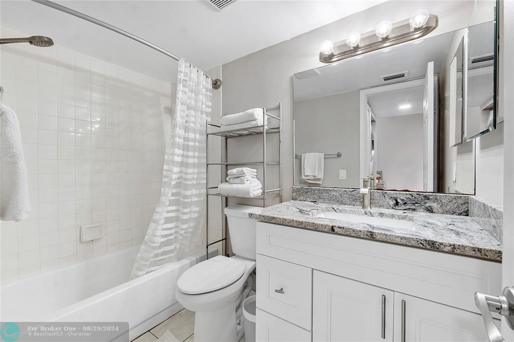 For Sale: $374,900 (2 beds, 2 baths, 935 Square Feet)