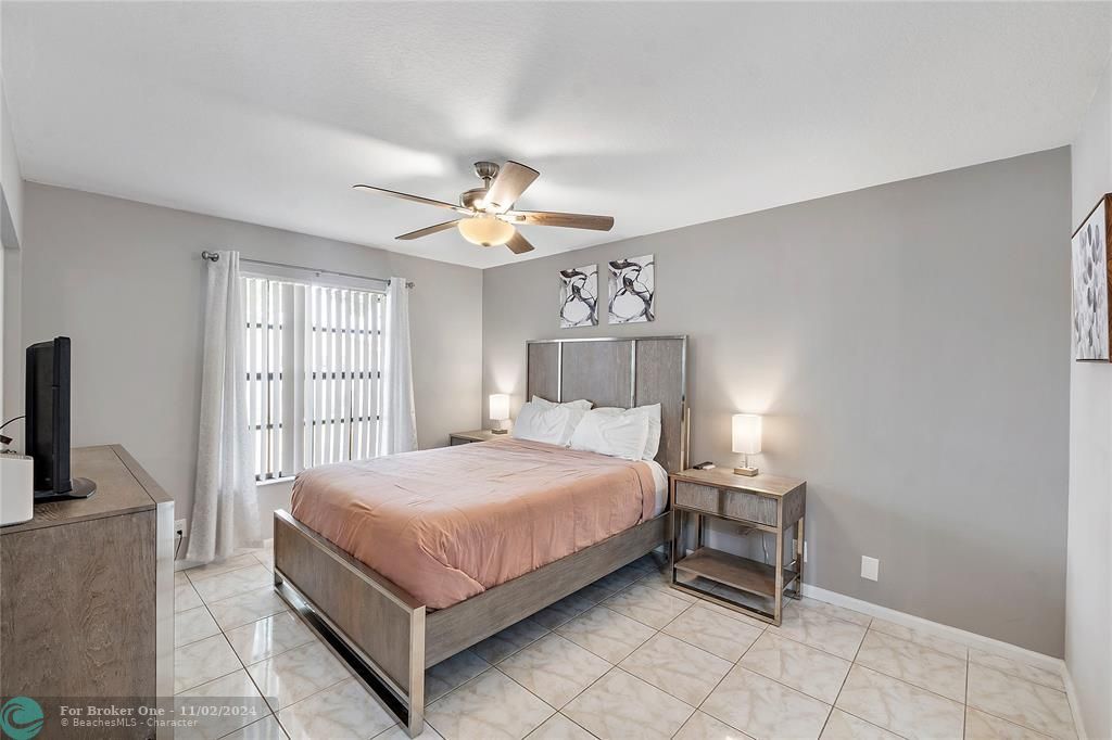 For Sale: $374,900 (2 beds, 2 baths, 935 Square Feet)