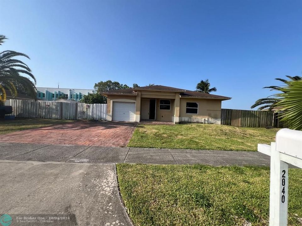 Active With Contract: $450,000 (4 beds, 2 baths, 1605 Square Feet)