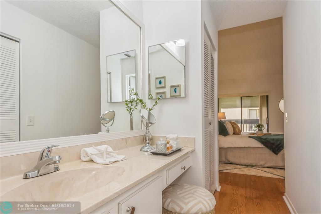 For Sale: $294,500 (2 beds, 2 baths, 1150 Square Feet)