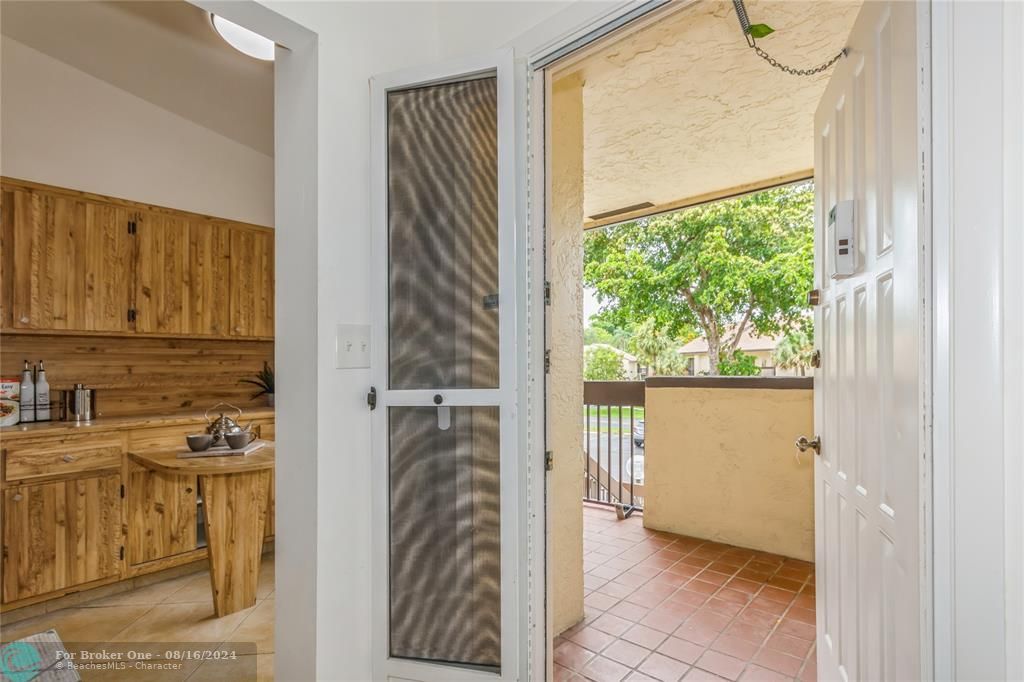 For Sale: $294,500 (2 beds, 2 baths, 1150 Square Feet)